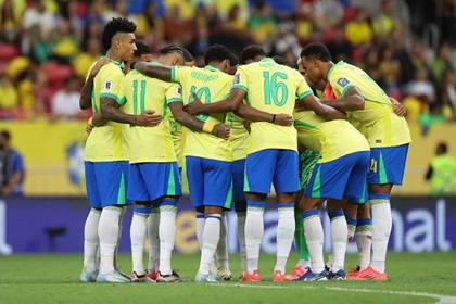 Brasil goleia Peru e reconquista a torcida